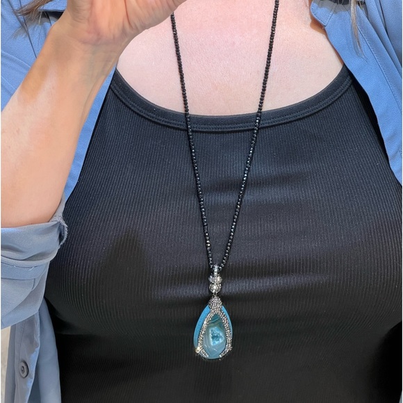 Park Lane very long Blue Agate natural gemstone with crystals - Picture 4 of 4